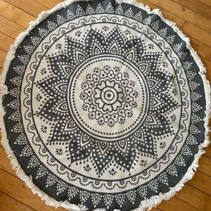 Boho rug , 4 feet round